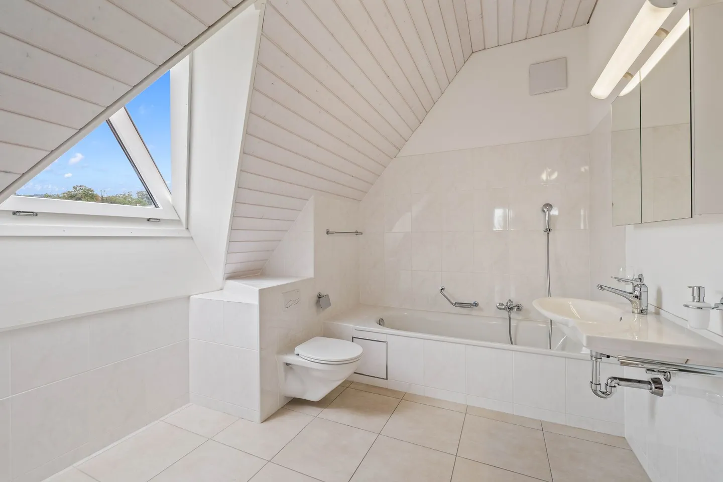 Spacious 4.5-room maisonette apartment with plenty of living comfort - Photo 11 of 12