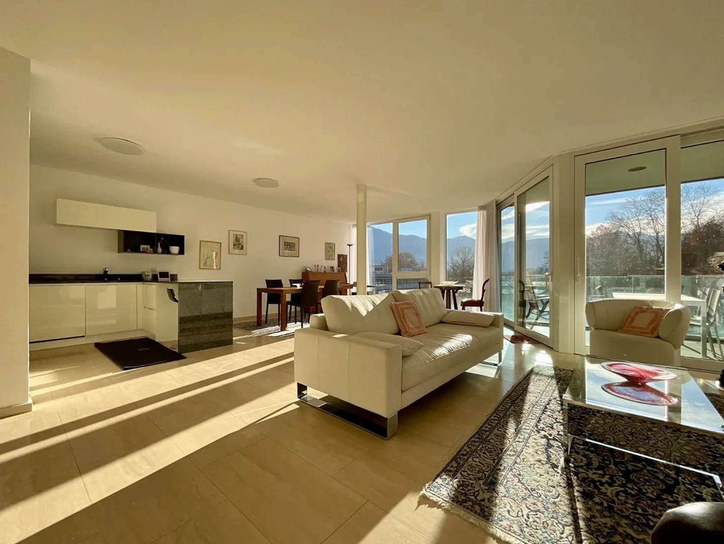 BELLINZONA - ELEGANT UND GERÄUMIG 3.5 ZIMMER IN ZENTRALER LAGE - Foto 1 von 9