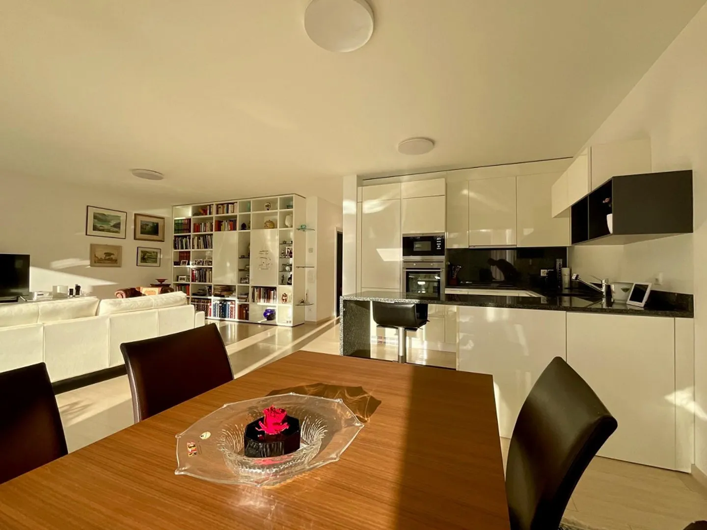 BELLINZONA - ELEGANT UND GERÄUMIG 3.5 ZIMMER IN ZENTRALER LAGE - Foto 4 von 9