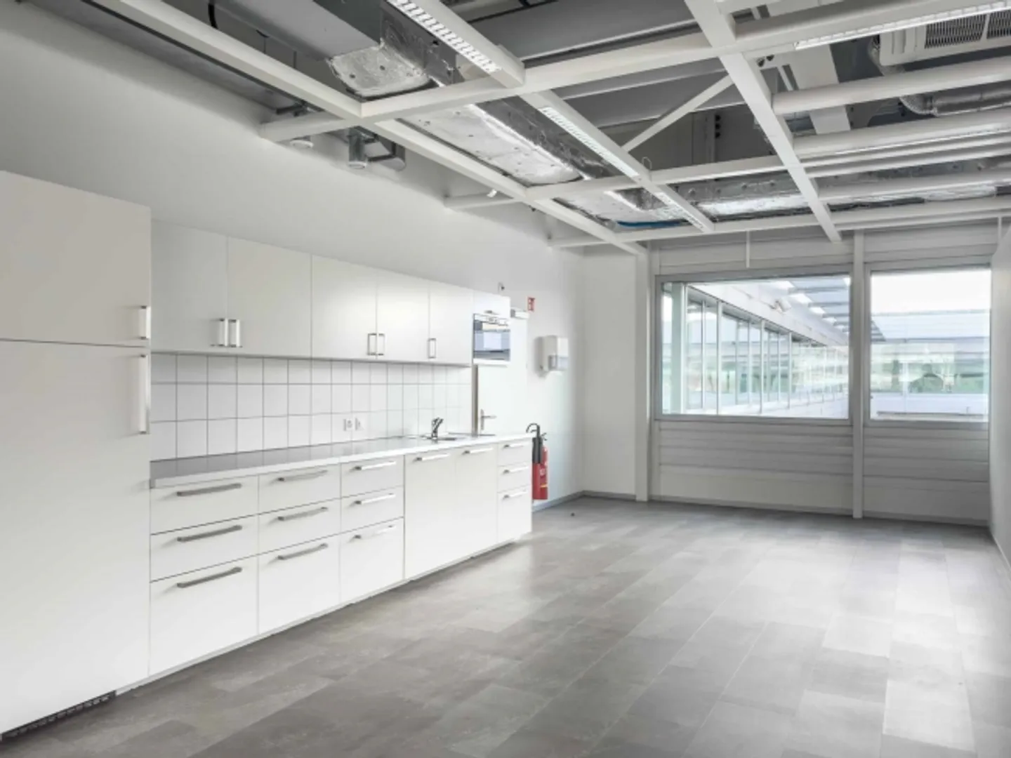 Workshop / Office / Laboratory 1,380 m² Top Floor of the IKEA Building - Photo 6 of 9