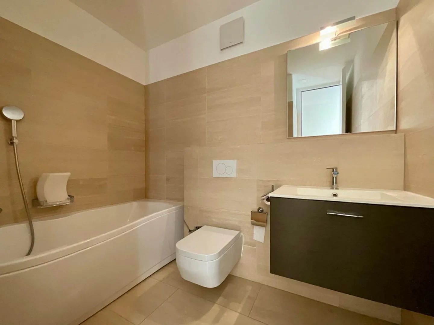 BELLINZONA - ELEGANT UND GERÄUMIG 3.5 ZIMMER IN ZENTRALER LAGE - Foto 8 von 9