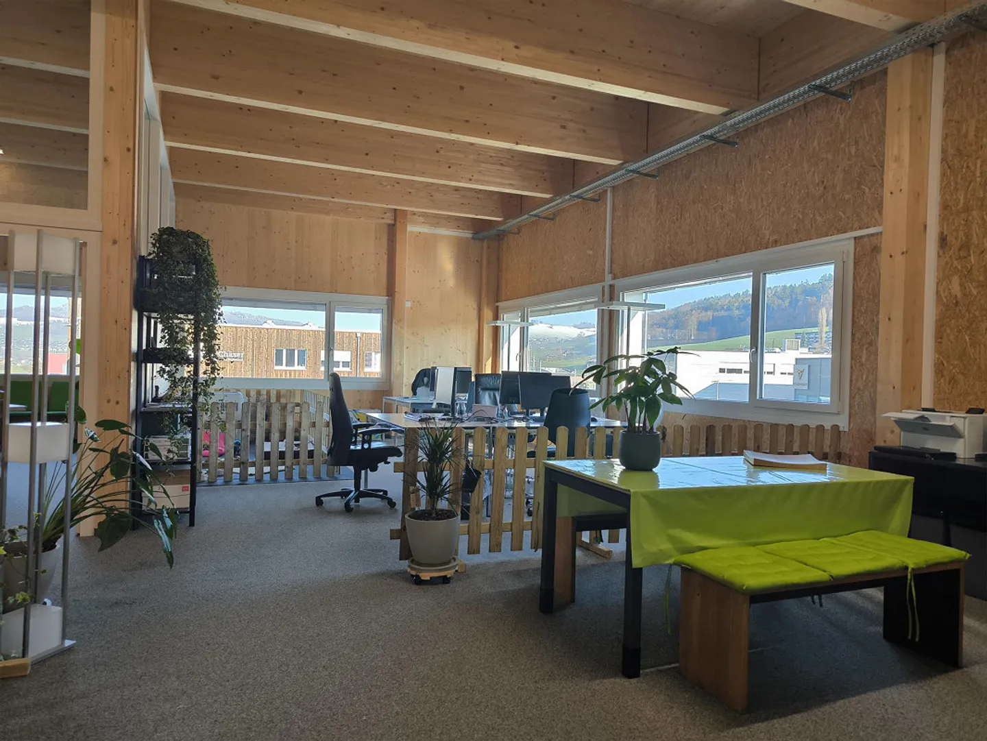 Bureau lumineux et ouvert avec des options d'aménagement - Photo 6 sur 8