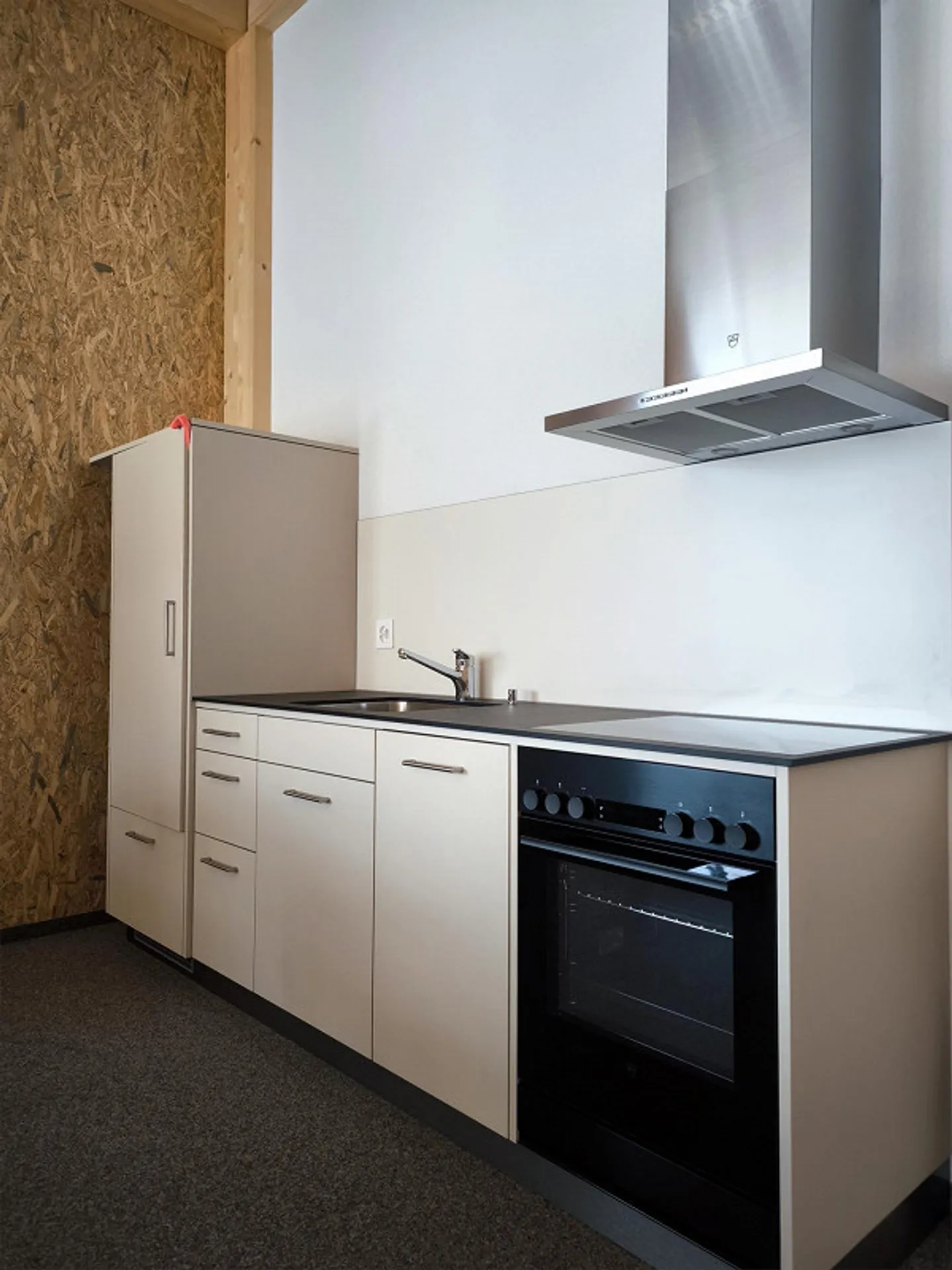 Bureau lumineux et ouvert avec des options d'aménagement - Photo 7 sur 8