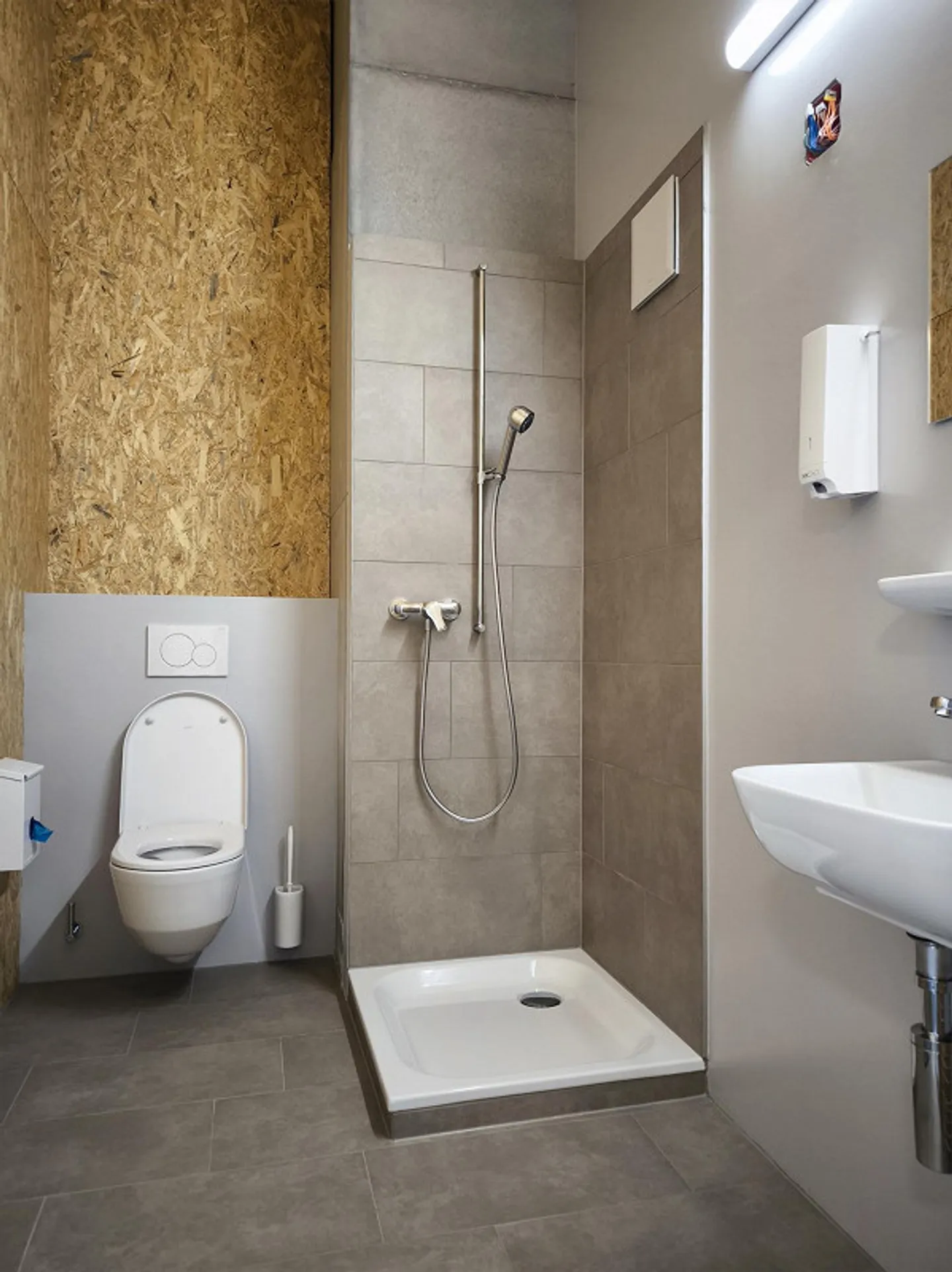 Bureau lumineux et ouvert avec des options d'aménagement - Photo 8 sur 8