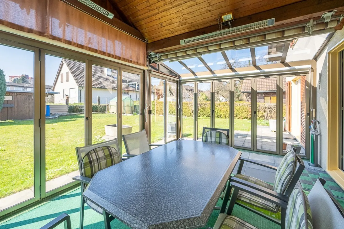 Charming 5.5-room single-family house by the lake - Photo 7 of 13