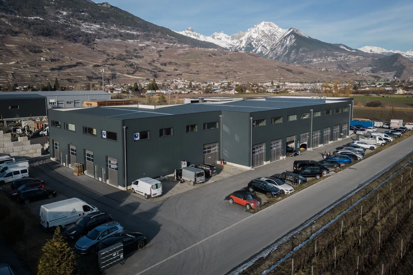 Offices with 250 m² are already furnished and equipped - Photo 9 of 10