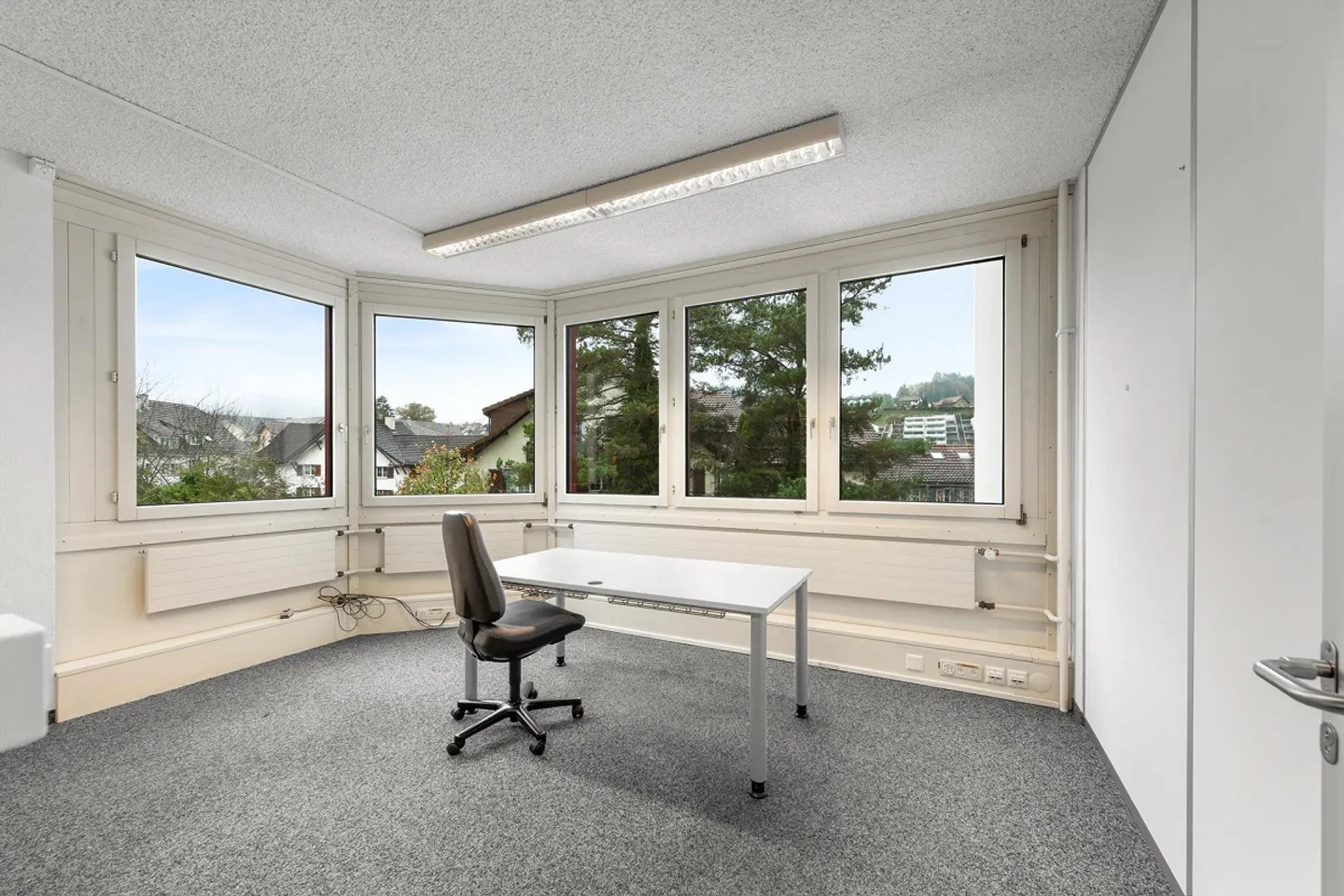Modern office spaces for rent flexible & immediately available - Photo 2 of 13