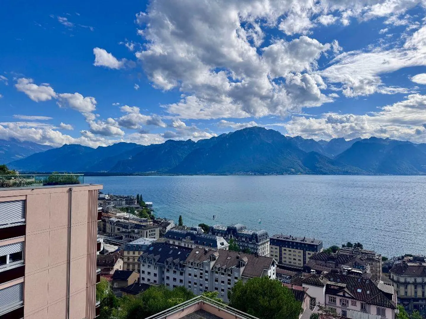Appartamento 3,5 locali con balcone e vista lago - 77 m2 - Foto 1 di 11