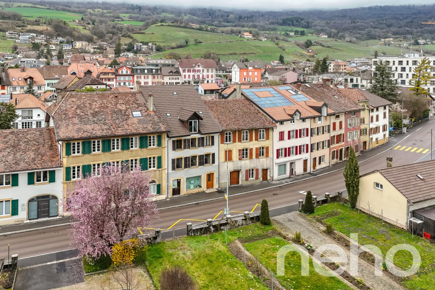Magnifique bâtiment au cœur de Landeron, récemment rénové - Photo 2 sur 13