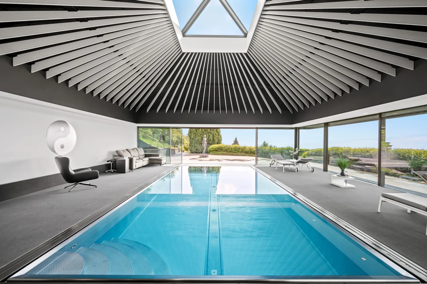 Propriété de rêve avec vue sur le lac et piscine intérieure à Givrins - Photo 8 sur 24