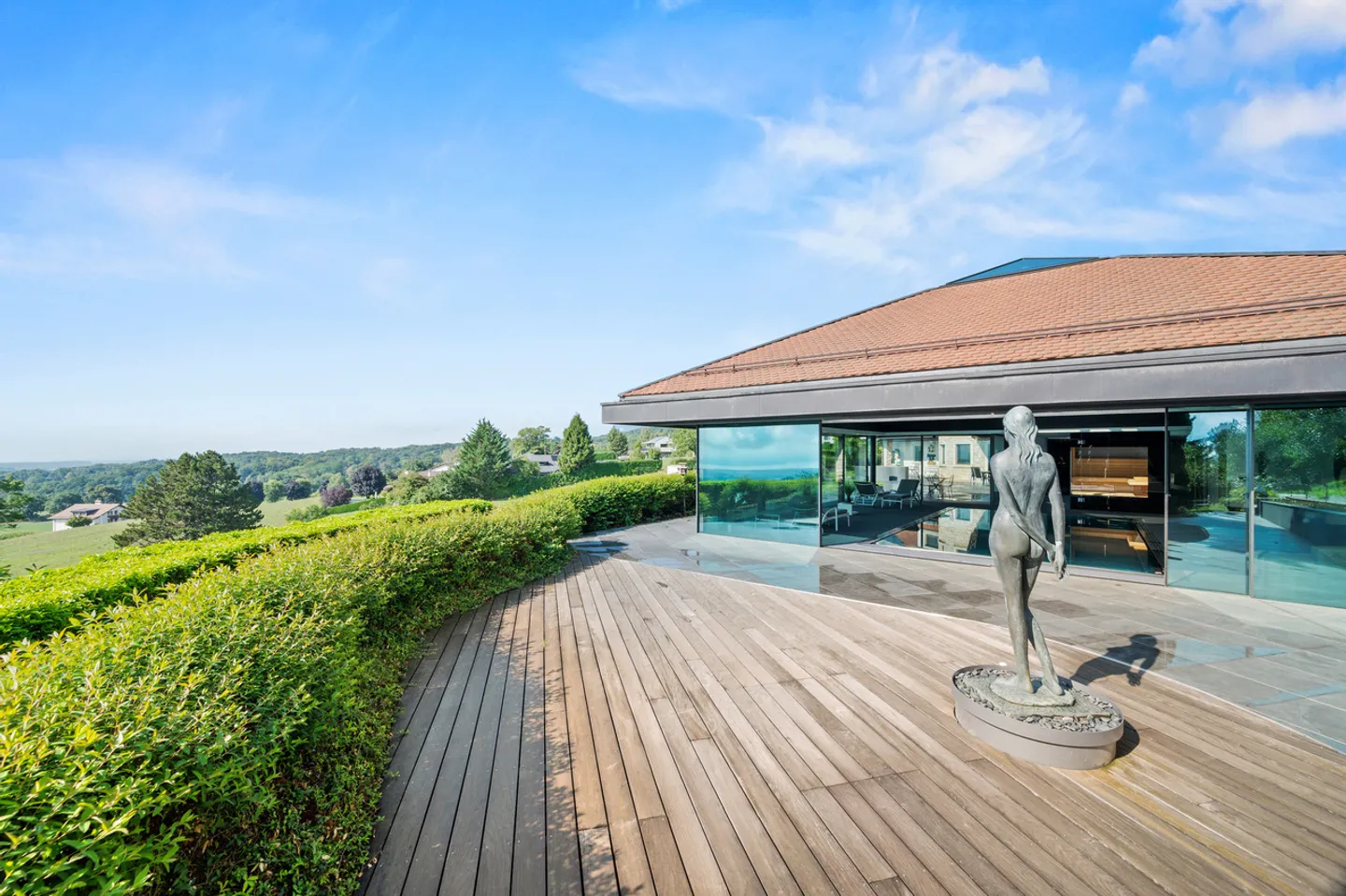 Propriété de rêve avec vue sur le lac et piscine intérieure à Givrins - Photo 9 sur 24
