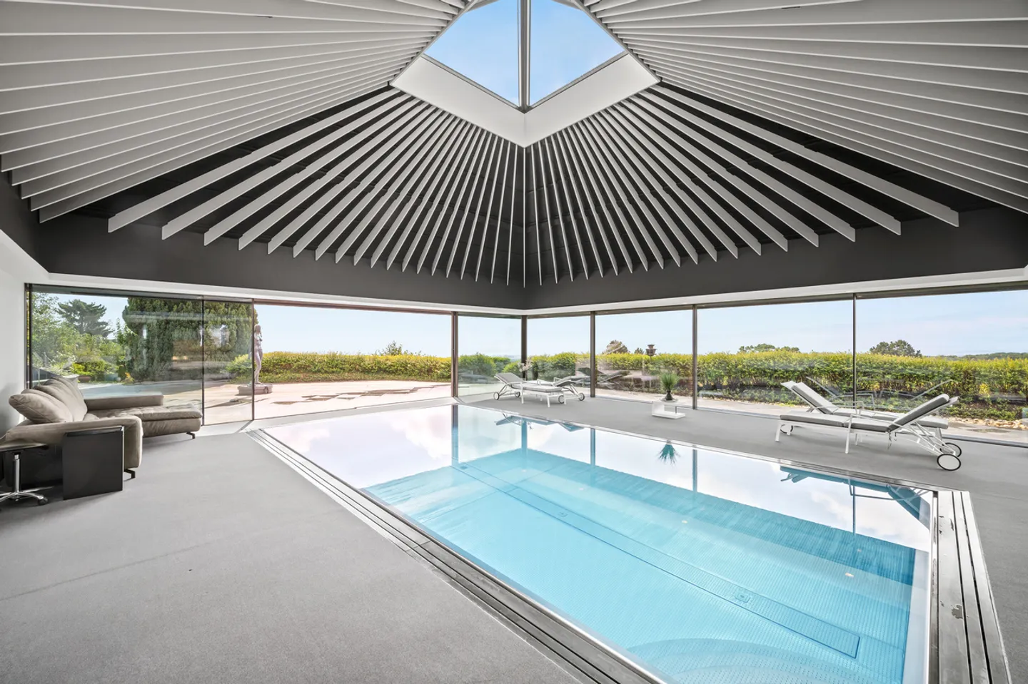 Propriété de rêve avec vue sur le lac et piscine intérieure à Givrins - Photo 11 sur 24