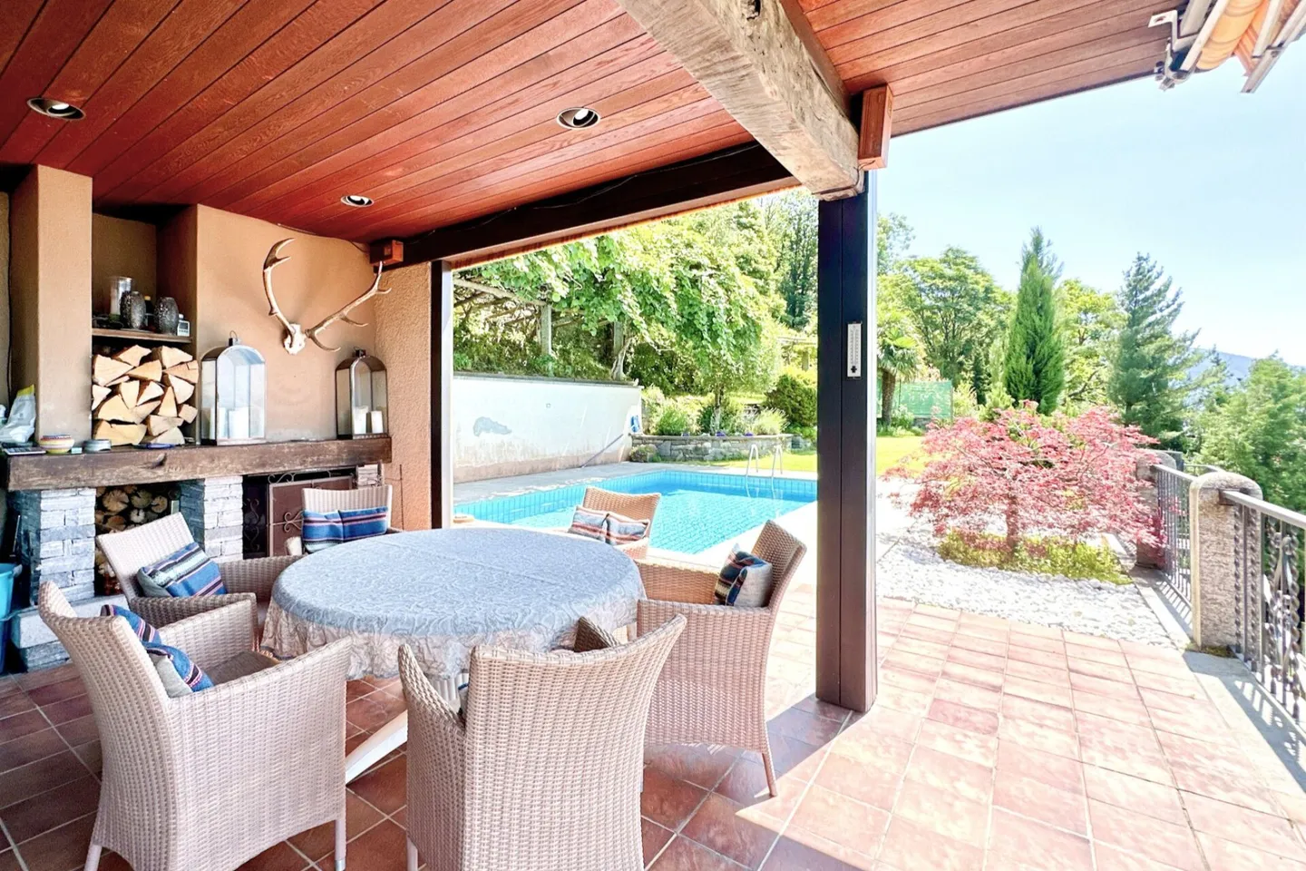 La tua (seconda) residenza in Ticino con vista mozzafiato sul lago e piscina riscaldata a Gordola - Foto 12 di 13