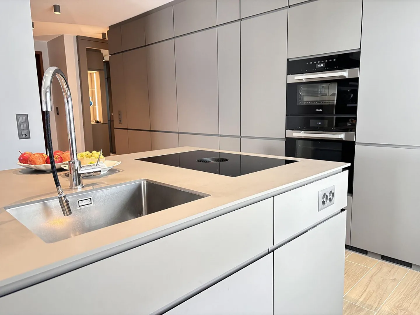 Appartamento 3,5 locali con balcone e vista lago - 77 m2 - Foto 3 di 11