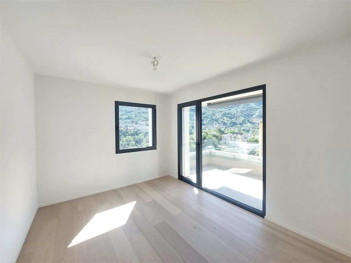 2692_Canobbio, 4.5 renovated rooms with private garden - Photo 4 of 9