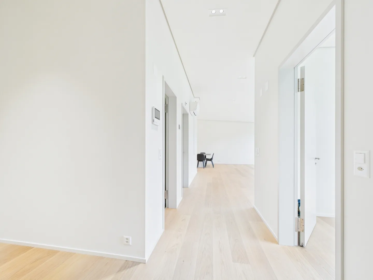 Spazio commerciale moderno con vista - Foto 10 di 13