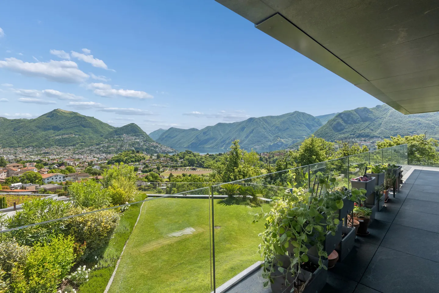 Penthouse de Luxe avec Vue sur le Lac - Photo 3 sur 14