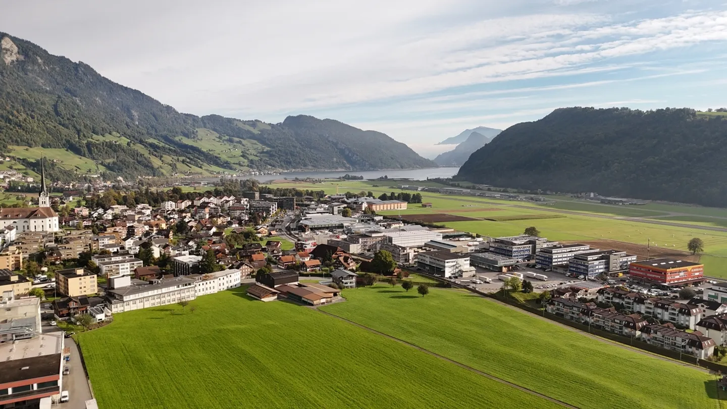 Spazio commerciale moderno con vista - Foto 12 di 13