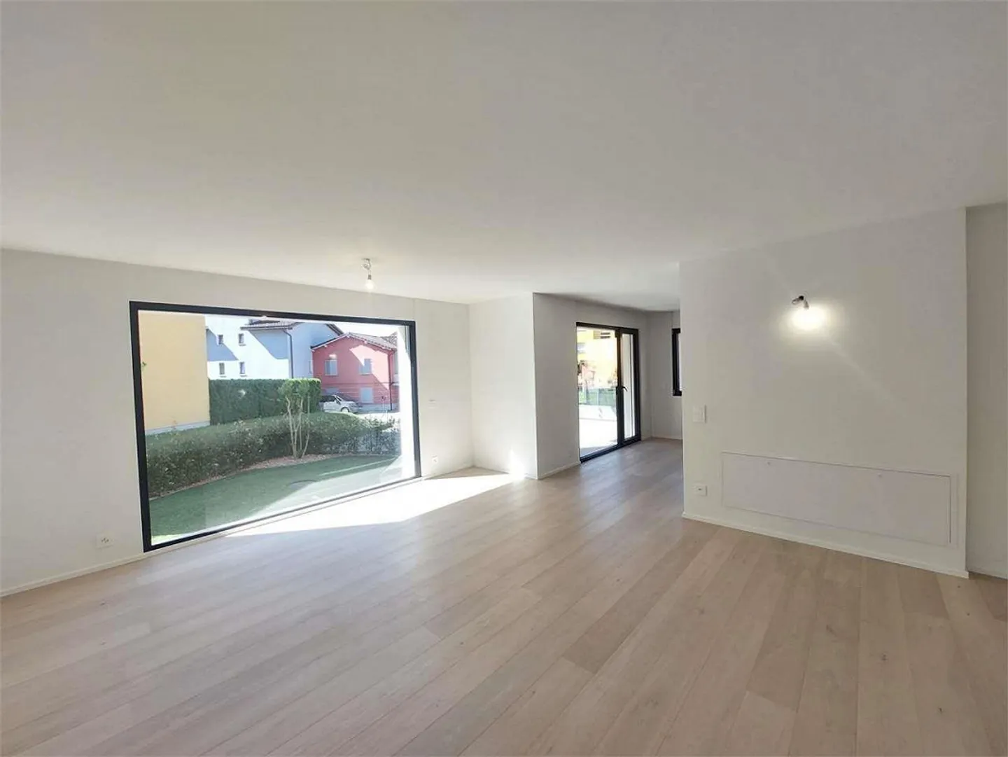 2692_Canobbio, 4.5 renovated rooms with private garden - Photo 2 of 9