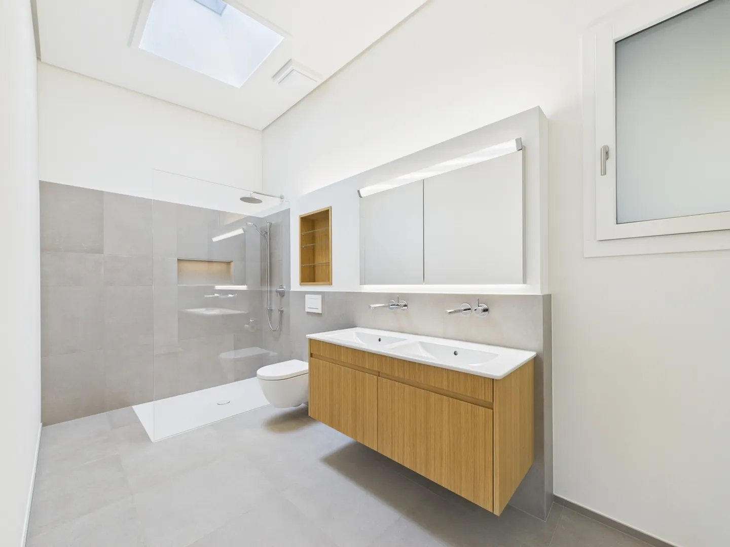 Spazio commerciale moderno con vista - Foto 5 di 13