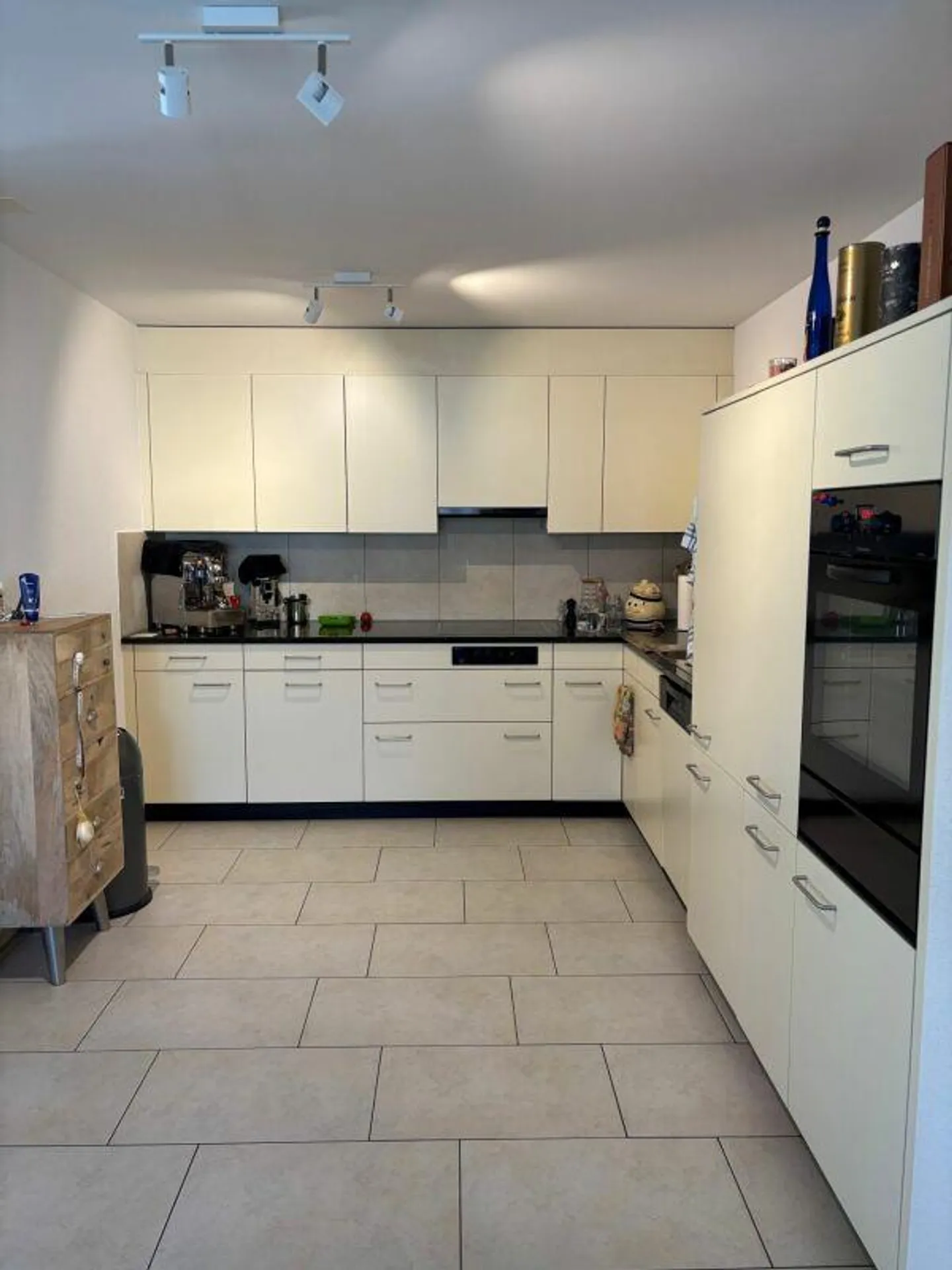 Appartamento affascinante di 3.5 stanze nel centro del villaggio di Pratteln - Foto 2 di 12