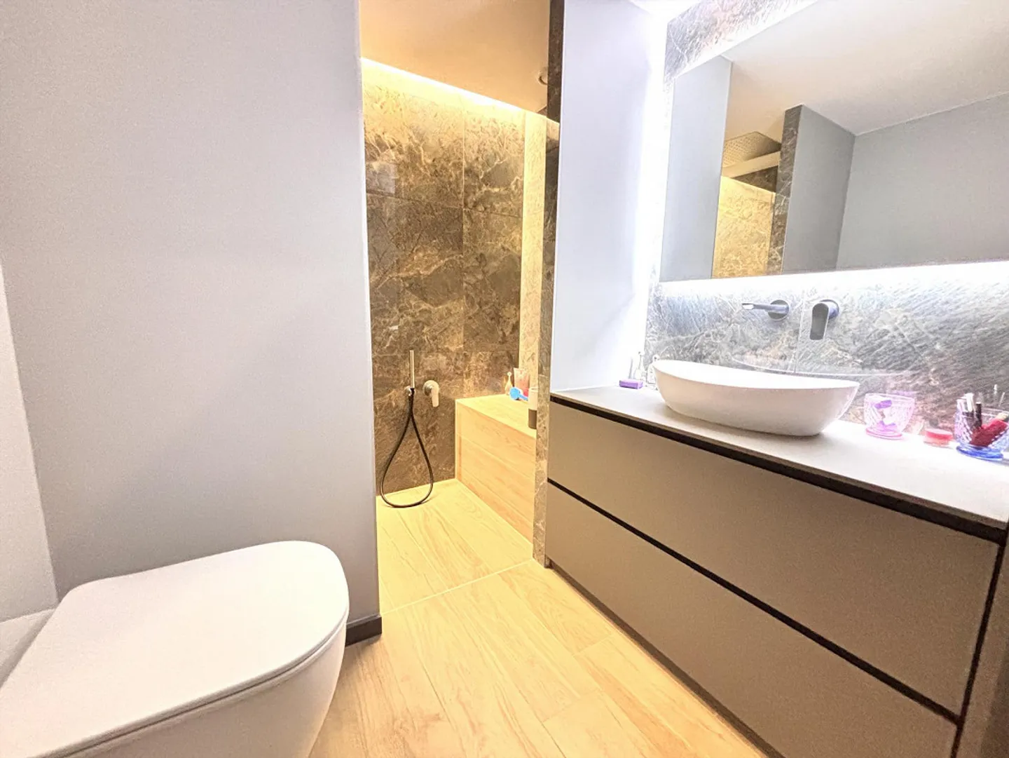 Appartamento 3,5 locali con balcone e vista lago - 77 m2 - Foto 8 di 11