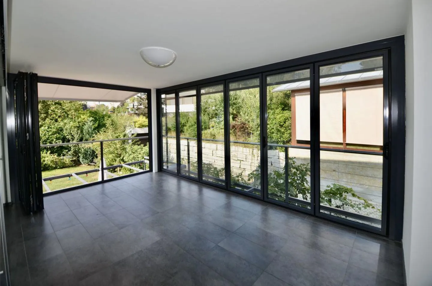 Appartement lumineux de 4,5 pièces avec grande loggia - Photo 5 sur 10