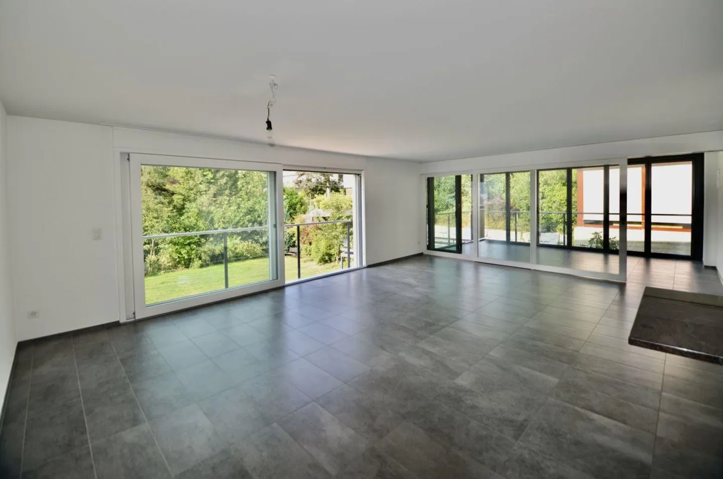 Appartement lumineux de 4,5 pièces avec grande loggia - Photo 4 sur 10