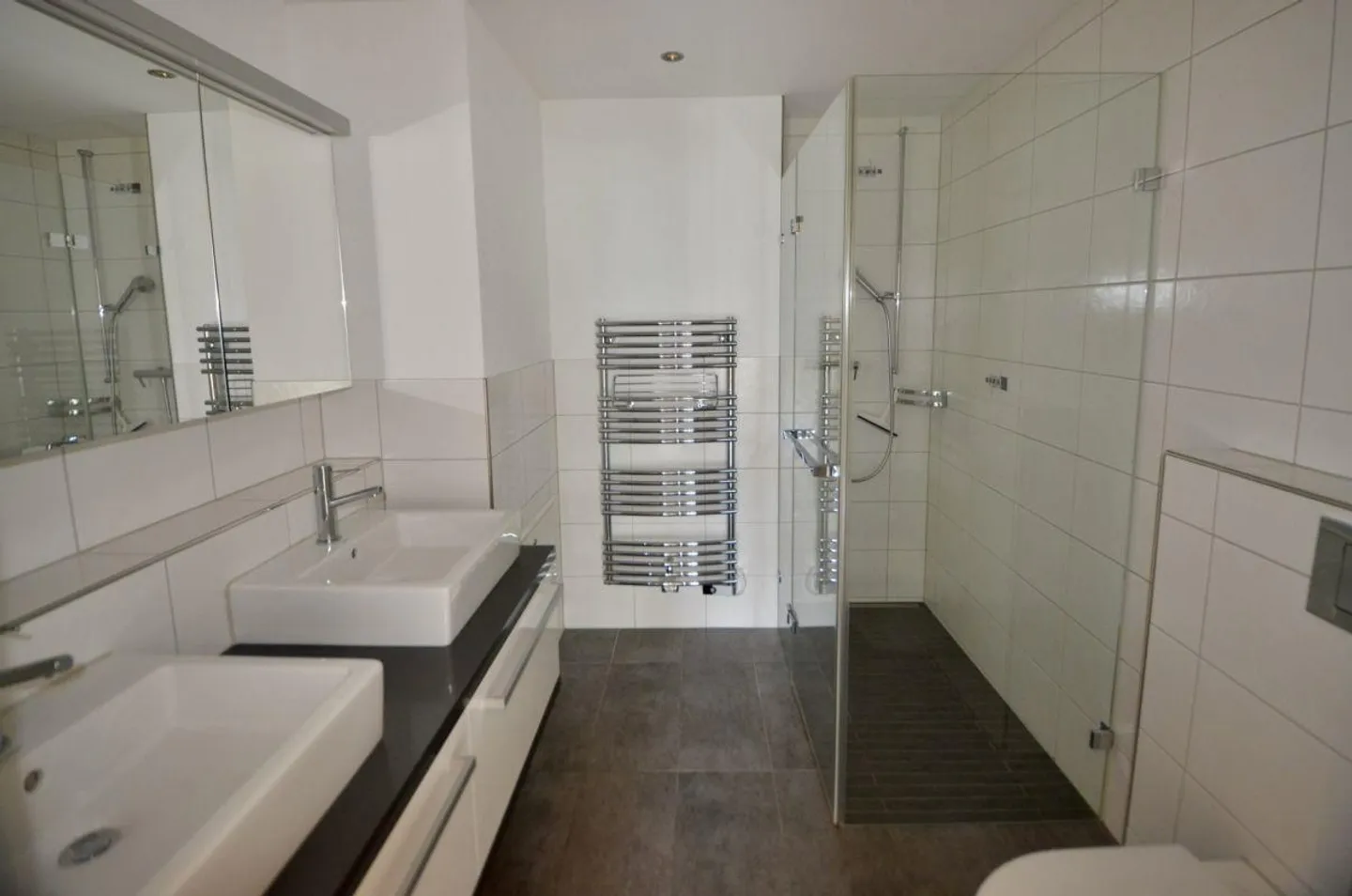 Appartement lumineux de 4,5 pièces avec grande loggia - Photo 10 sur 10