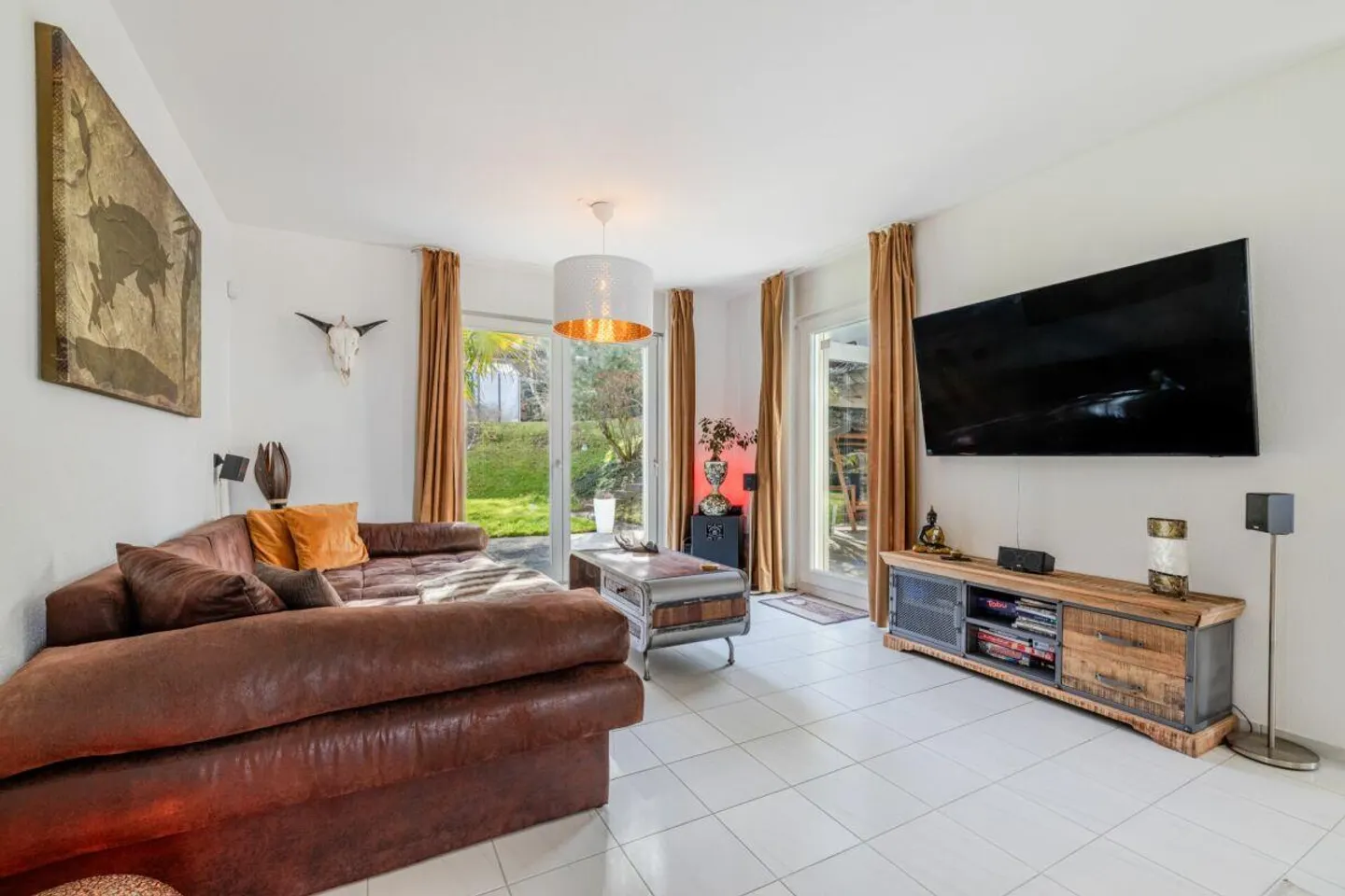 Representative and unique villa in a top residential location with attractive lake view and apartment - Photo 9 of 30