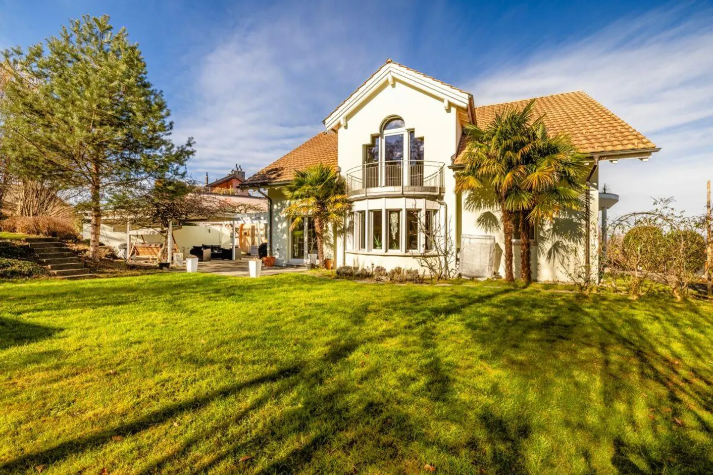 Representative and unique villa in a top residential location with attractive lake view and apartment - Photo 15 of 30