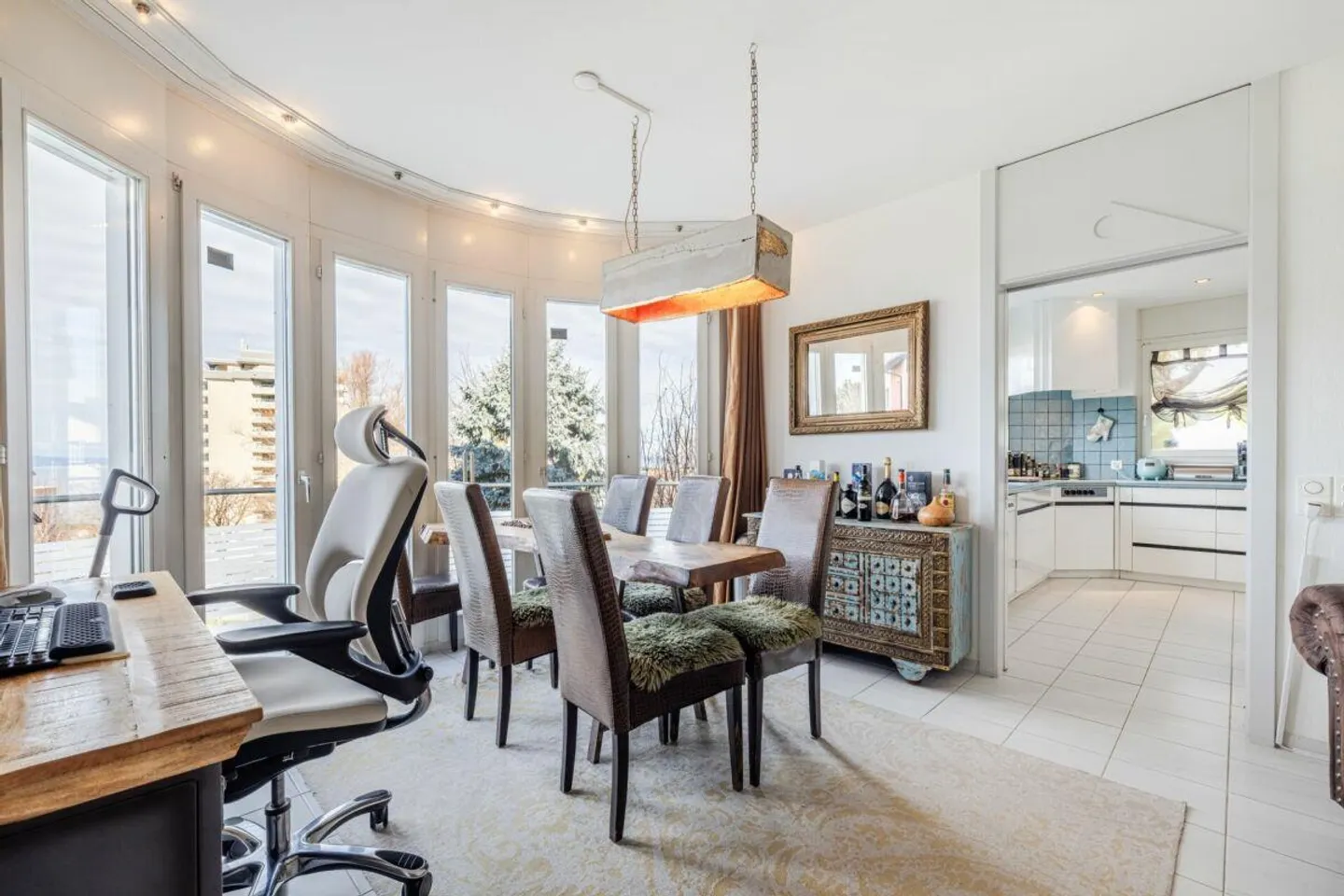 Representative and unique villa in a top residential location with attractive lake view and apartment - Photo 20 of 30
