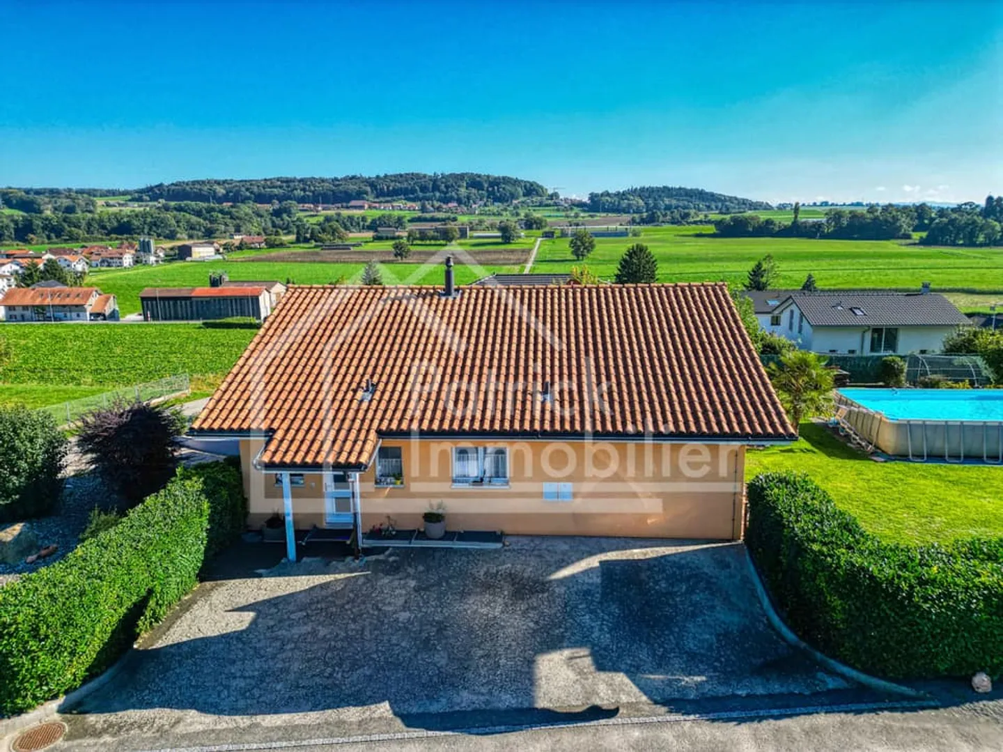Charmante villa 5.5 pcs individuelle avec grand jardin et piscine - Foto 3 von 12