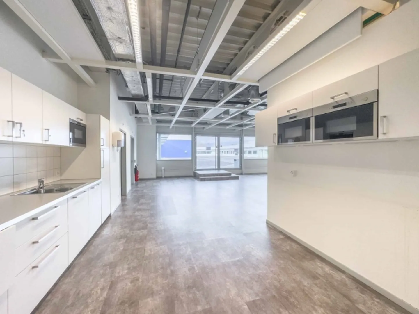 «Werkstatt / Büro / Labor 868 m² Dachgeschoss des IKEA-Gebäudes» - Foto 3 von 9