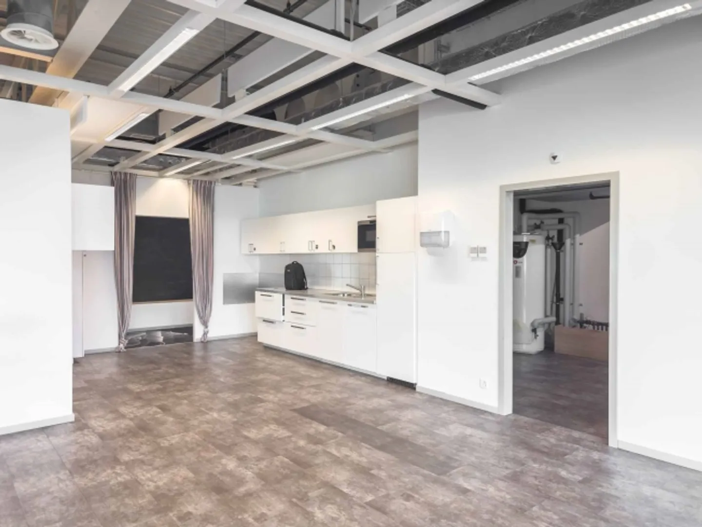 «Werkstatt / Büro / Labor 868 m² Dachgeschoss des IKEA-Gebäudes» - Foto 4 von 9