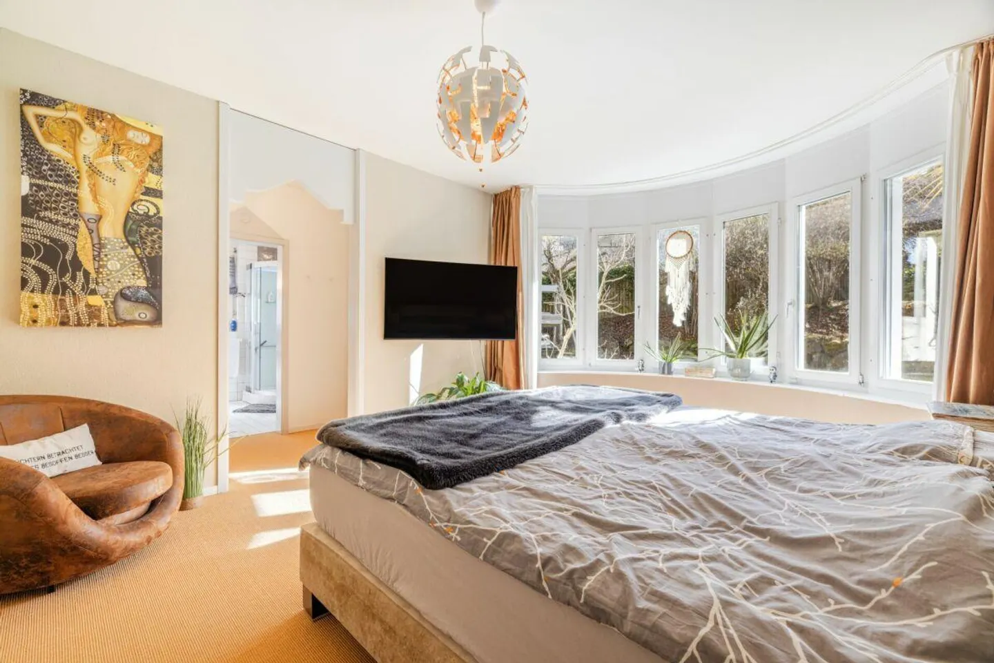 Representative and unique villa in a top residential location with attractive lake view and apartment - Photo 11 of 30