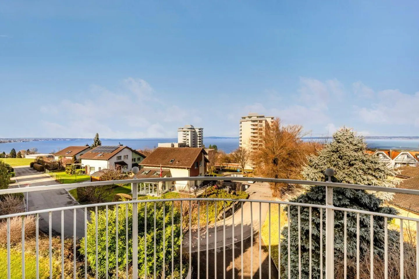 Representative and unique villa in a top residential location with attractive lake view and apartment - Photo 14 of 30