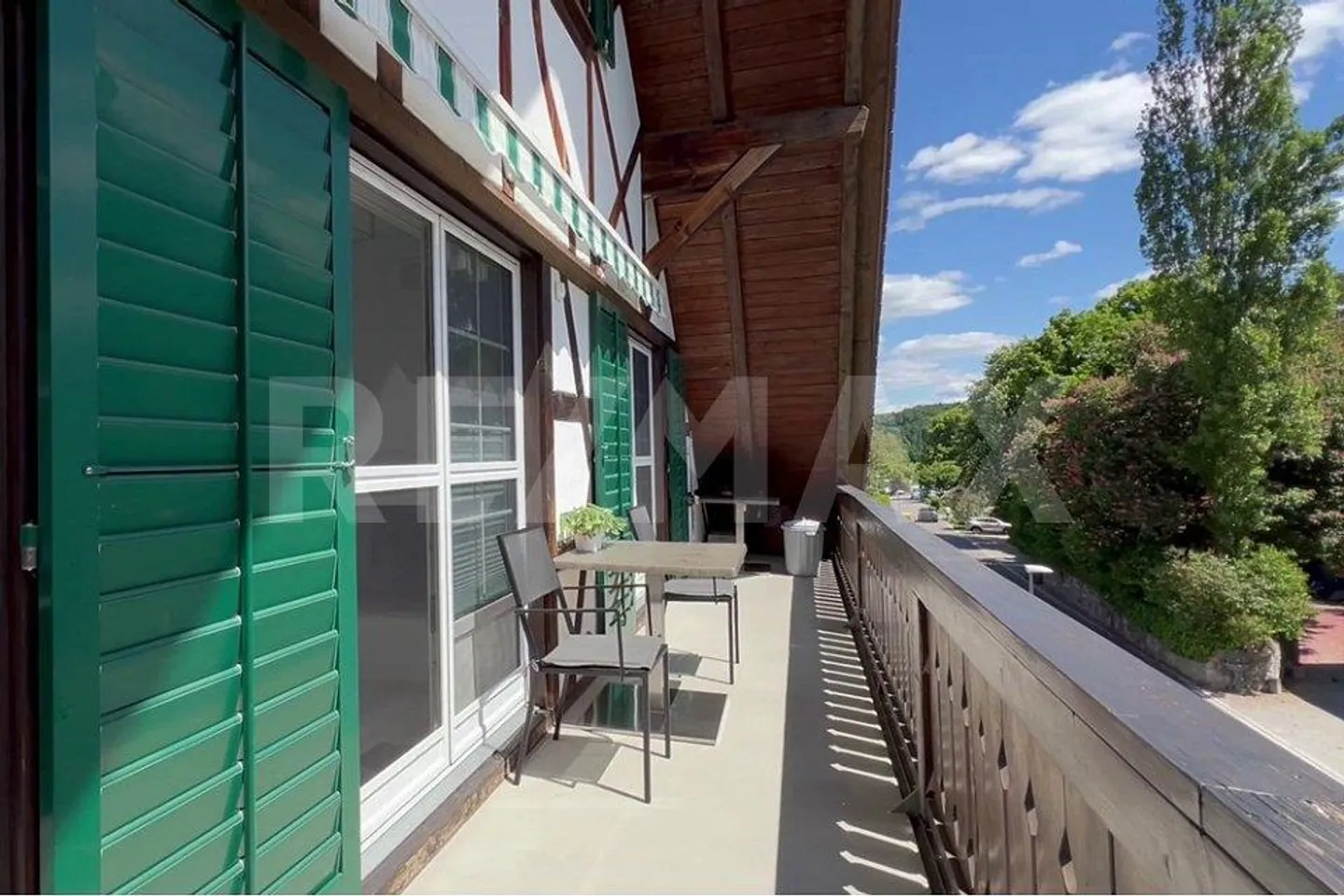 Living like on holiday: Bright maisonette apartment by the nature reserve Neeracherried - Photo 1 of 13