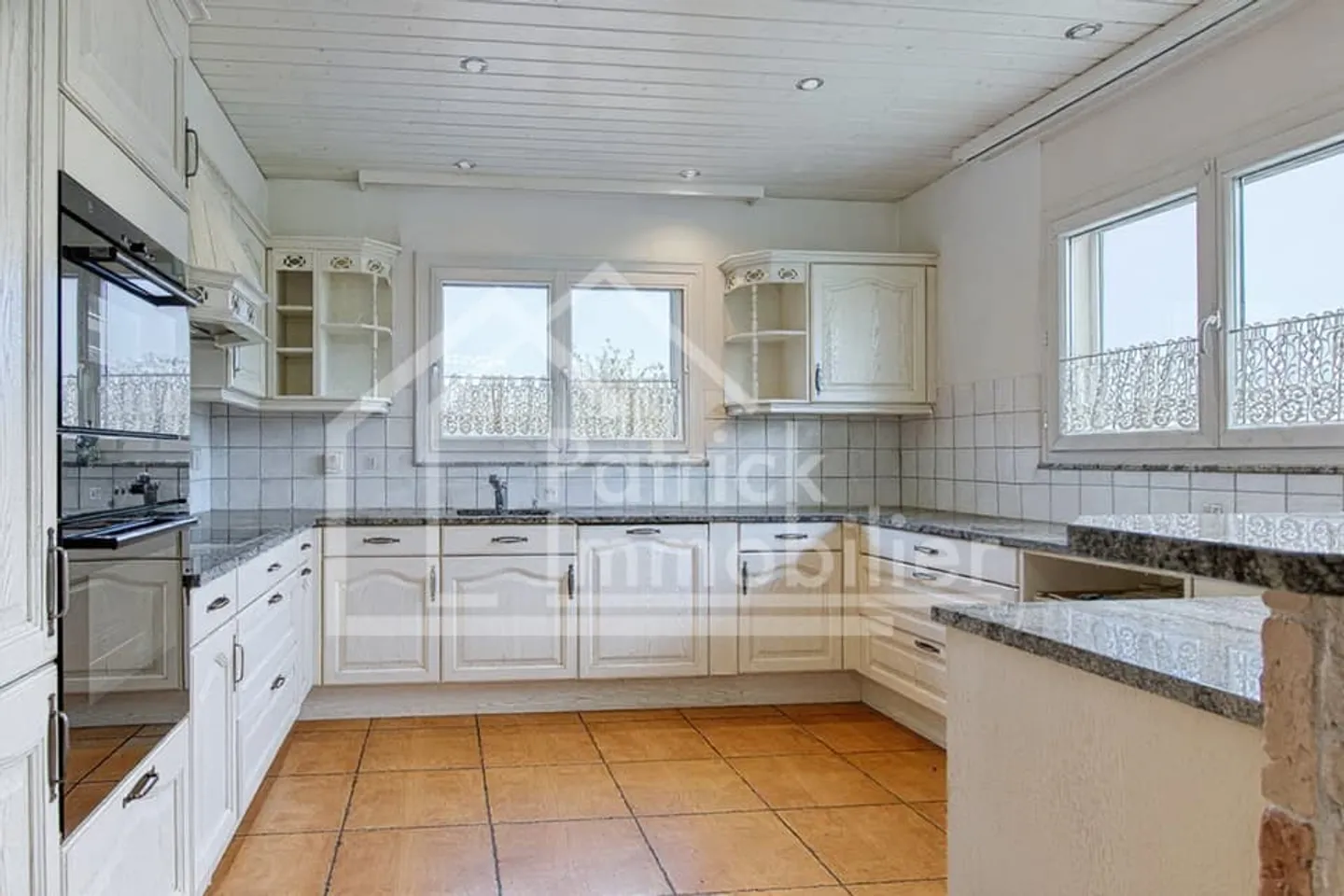 Charmante villa 5.5 pcs individuelle avec grand jardin et piscine - Foto 5 von 12