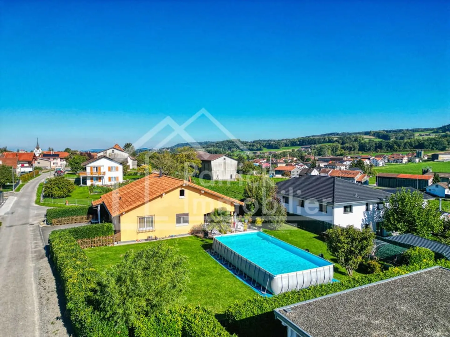 Charmante villa 5.5 pcs individuelle avec grand jardin et piscine - Foto 11 von 12