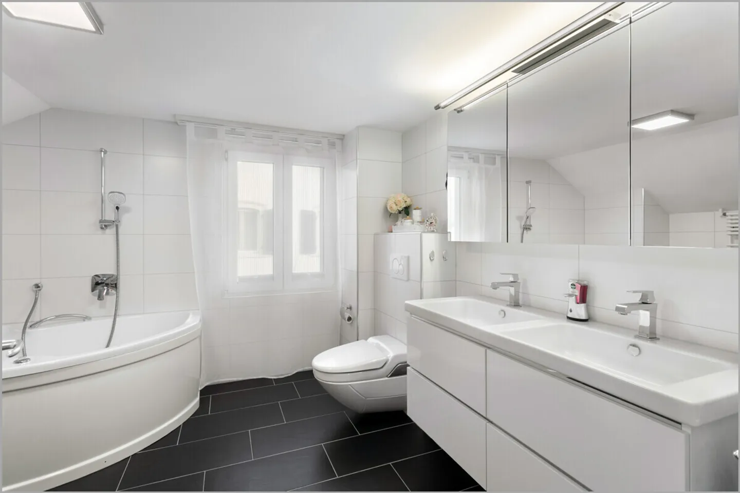 Modern Detached Family Home - Photo 10 of 13