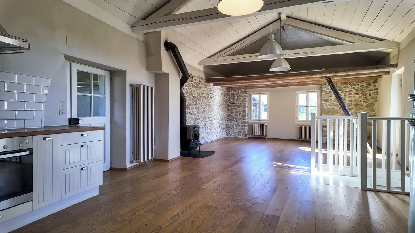 Casa idilliaca del 19° secolo ristrutturata con gusto, proprietà unica - Foto 1 di 13