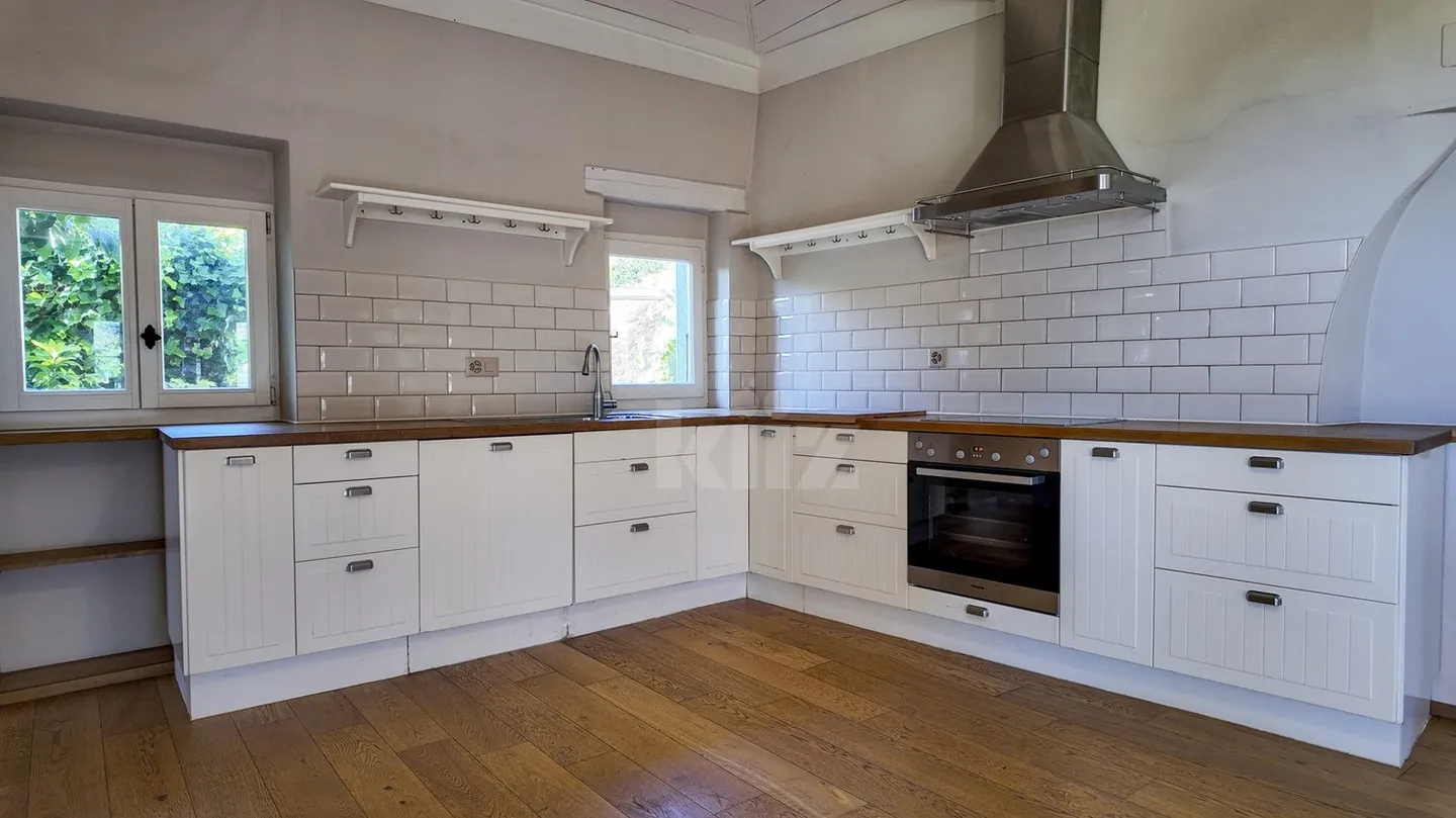 Casa idilliaca del 19° secolo ristrutturata con gusto, proprietà unica - Foto 3 di 13