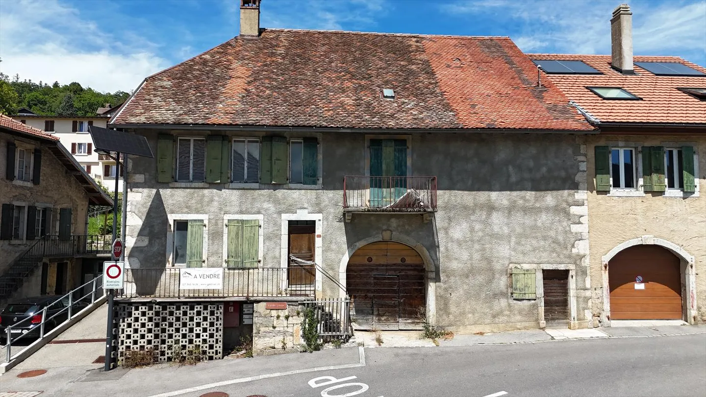 Ex casa di villaggio con grande potenziale da ristrutturare a Ballaigues! - Foto 1 di 8