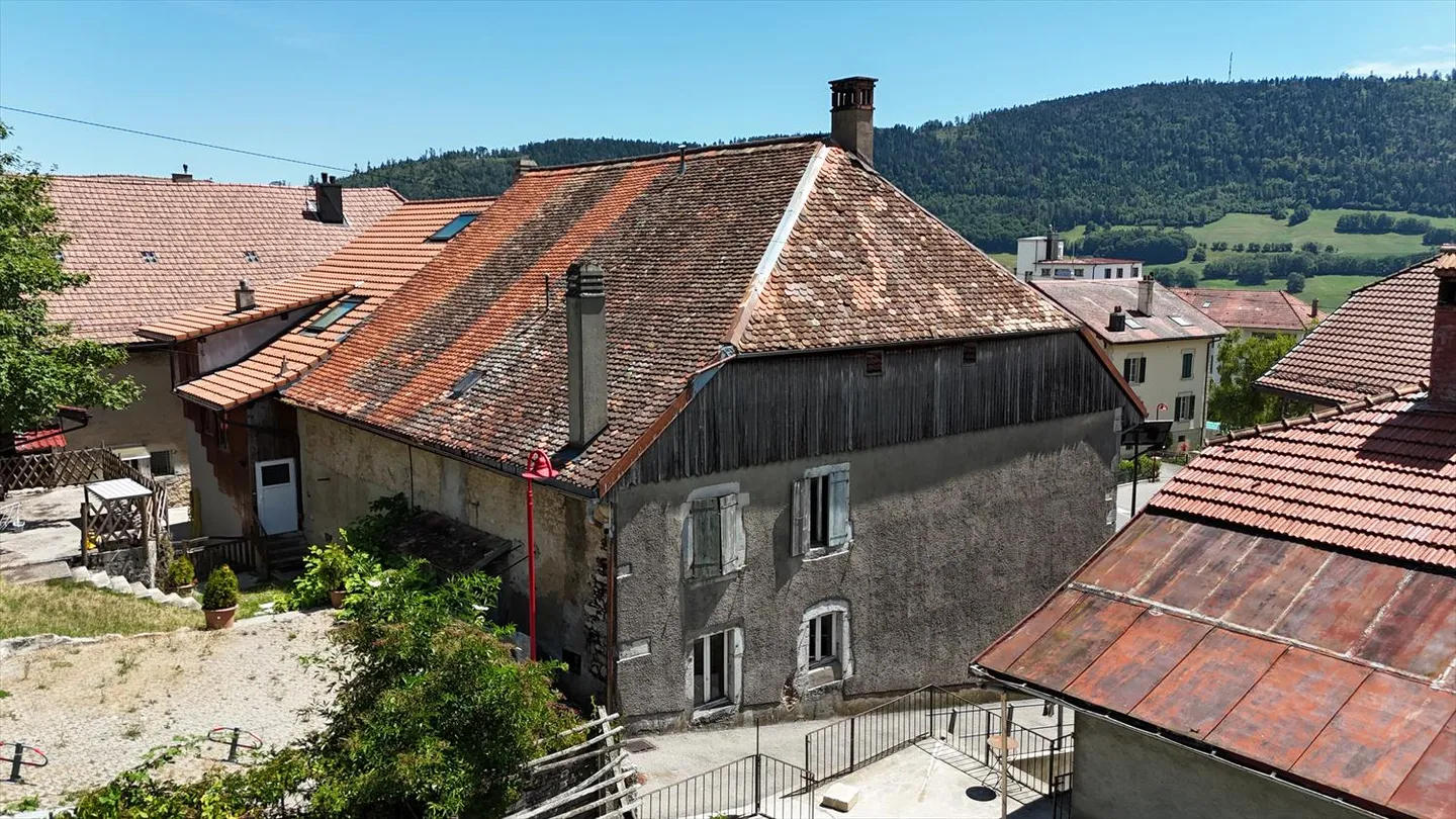 Ex casa di villaggio con grande potenziale da ristrutturare a Ballaigues! - Foto 2 di 8
