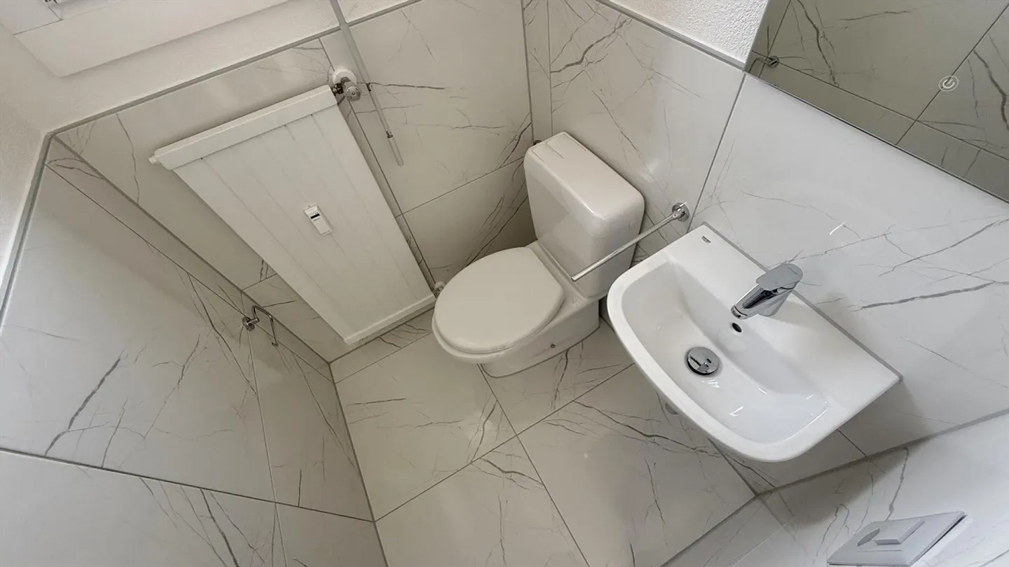 BIS ZU 2 MONATEN KOSTENLOS - Renovierte 4,5-Zimmer-Wohnung in Coldrerio - Foto 10 von 13