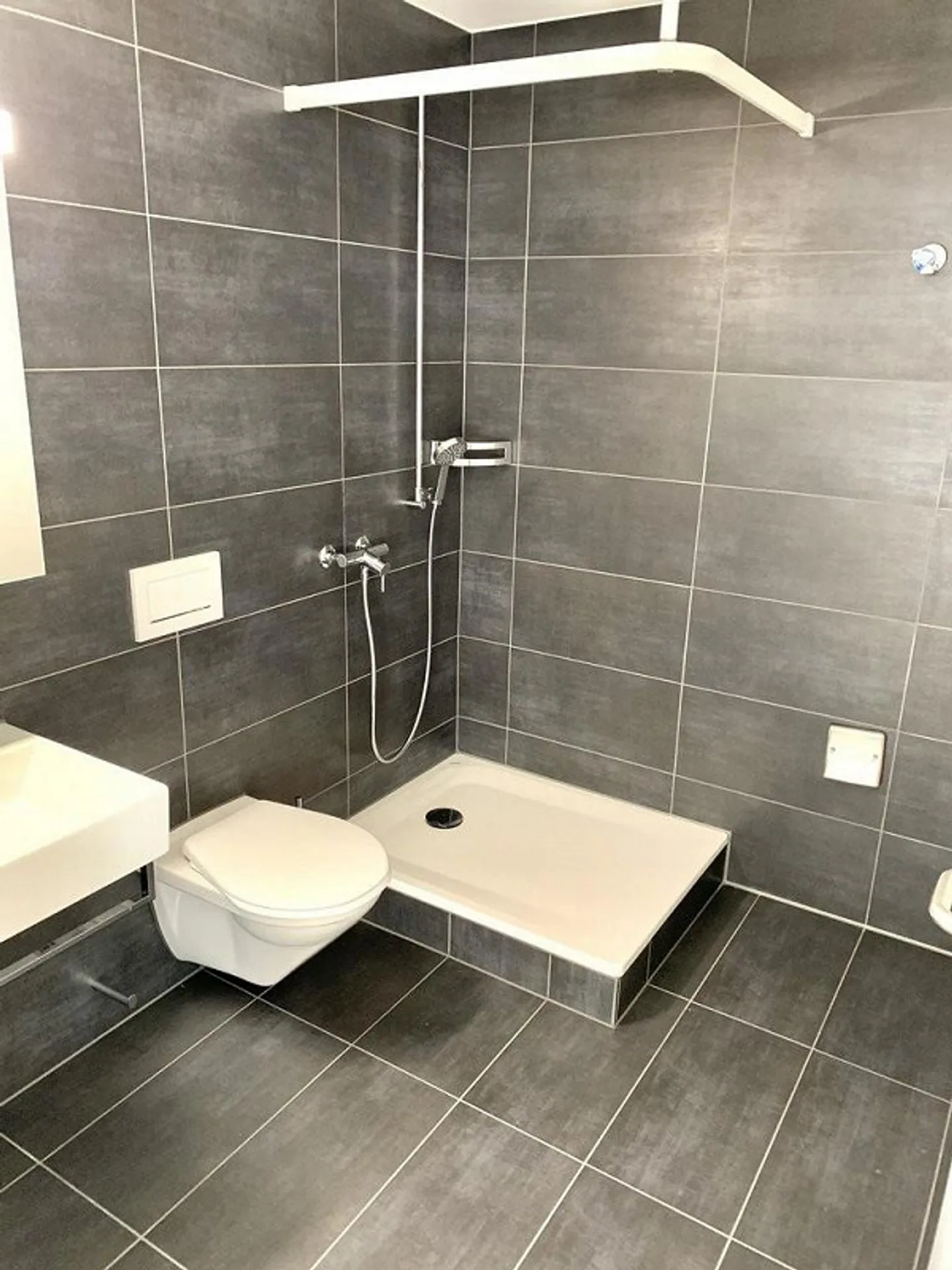 Commercial space for rent in a good location - Photo 9 of 10