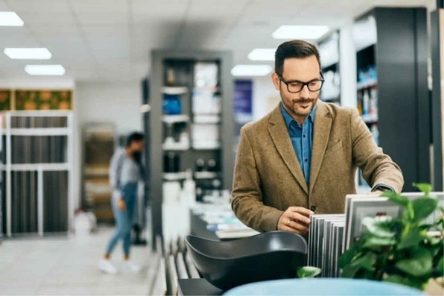 GENF MANOR STORE TO BE HANDED OVER PREMIUM LOCATION - Photo 1 of 1