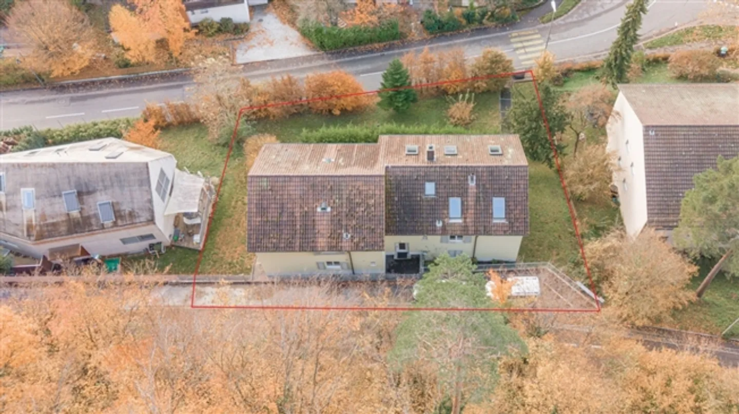 Maison multifamiliale avec six appartements et 5 places de parking extérieures - Photo 3 sur 20