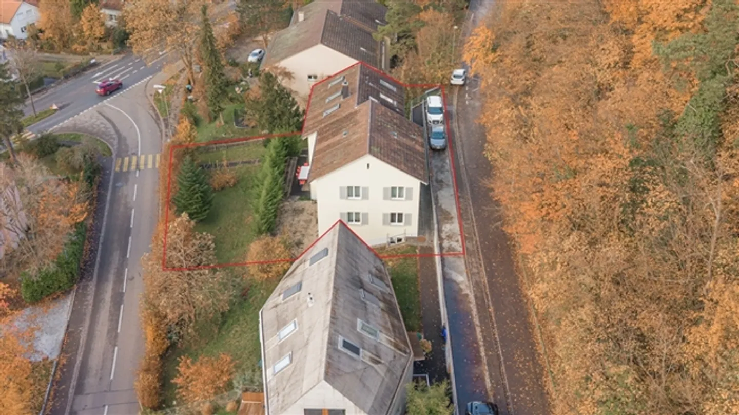 Maison multifamiliale avec six appartements et 5 places de parking extérieures - Photo 4 sur 20